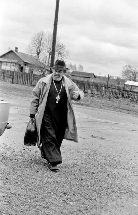 Новая Деревня 1989 г За работой в домашнем кабинете Семхоз 1986 г С - фото 24