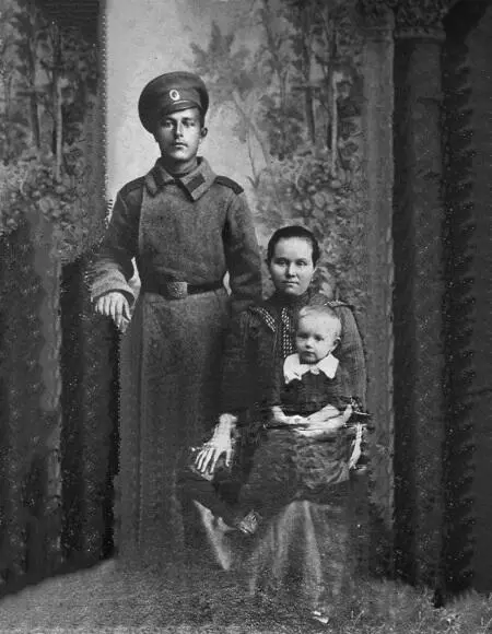 Груня с первым мужем и дочкой Не посмотрела она даже на то что рядом новая - фото 31