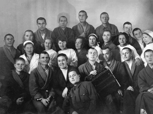 Отечественная война с ранеными И опять же это все было както весело не - фото 41