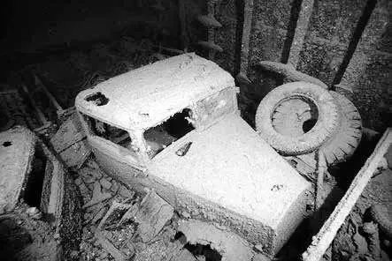 В его трюмах сохранилась техника и боеприпасы Мы решили надо посмотреть что - фото 8