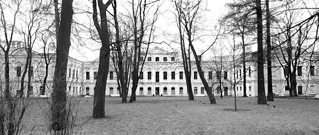 Вид Главного дома усадьбы со стороны сада Современное фото В советской - фото 2
