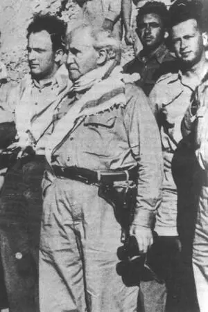 На снимке в центре Давид БенГурион 1949 Вечер в Эйлатском заливе - фото 14
