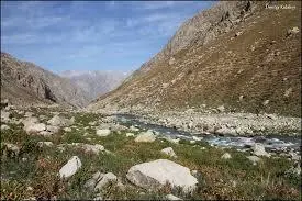 Говори что хотел ворчит Актар устраиваясь на одном из валунов и глубоко - фото 2