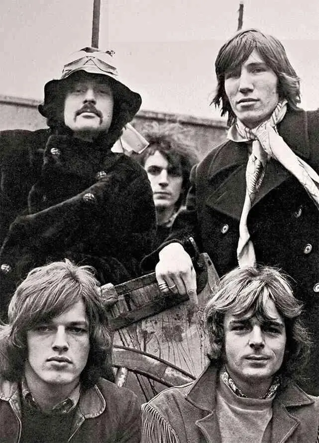 Одна из немногих фотографий запечатлевших Pink Floyd как коллектив из пяти - фото 87