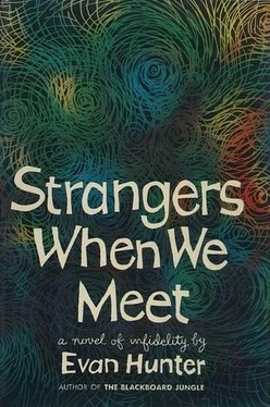 Эд Макбейн Strangers When We Meet обложка книги