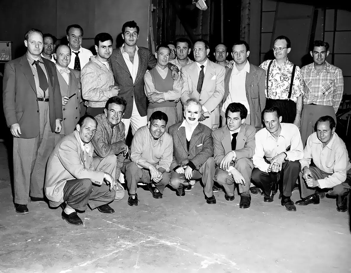Съемочная группа собравшаяся под конец съемок фильма 8 мая 1952 года - фото 26