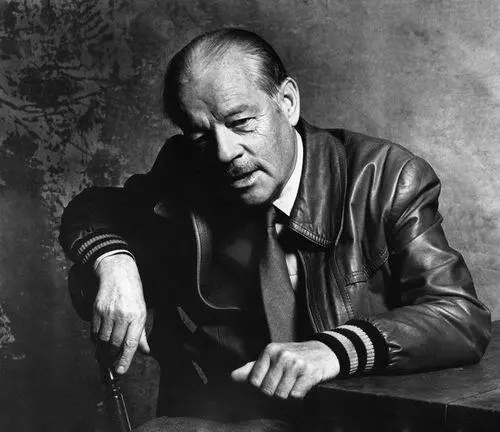 Alistair MacLean the son of a Scots minister was born in 1922 and brought up - фото 1