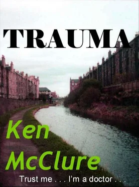 Ken McClure Trauma обложка книги