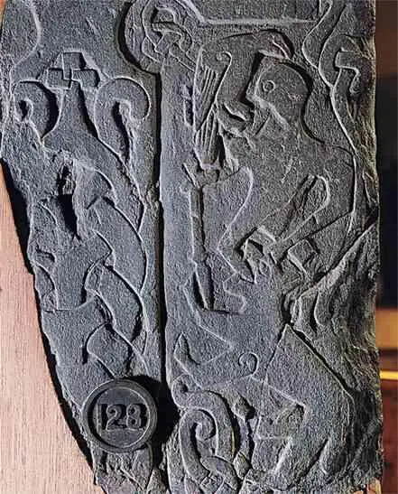 Крест Торвальда X в из поселка Андреас на острове Мэн На нем изображена - фото 161