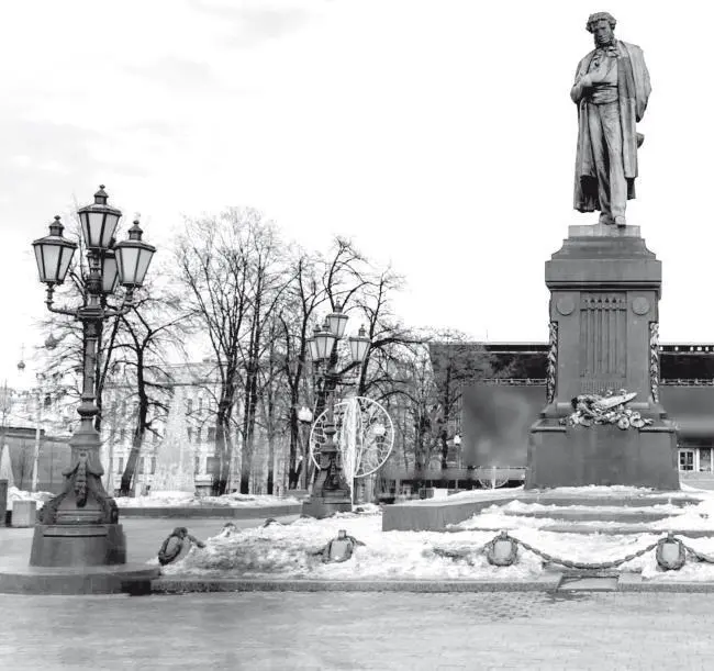 Памятник А С Пушкину на Пушкинской площади в Москве Впрочем уже через - фото 11