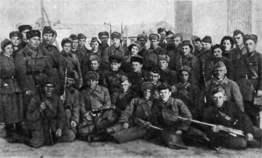 Группа участников совещания боевого актива 383й стрелковой дивизии Красный - фото 6
