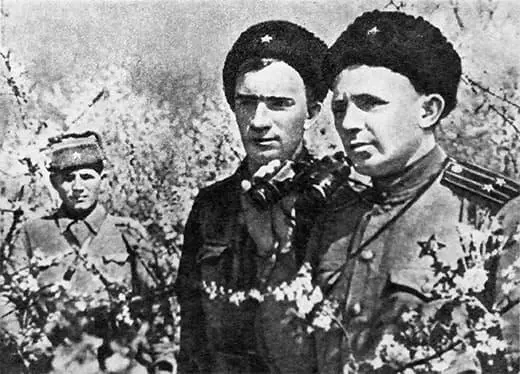 П И Игнатенко справа и И И Замкин Ф В Камков К Н Леселидзе - фото 10