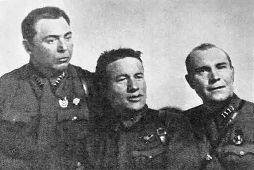 Слева направо В Т Устинов Д А Фалин и Η Ф Михайлов Северовосточнее - фото 36
