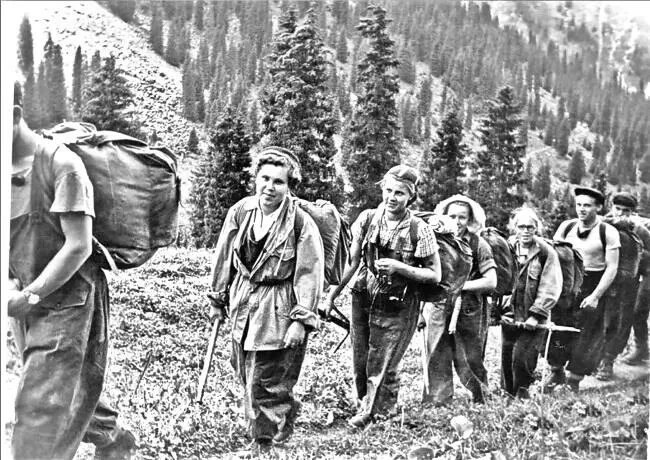 Женщины геологи Геологи 1933 год На таких вездеходах геологи ездили в - фото 41