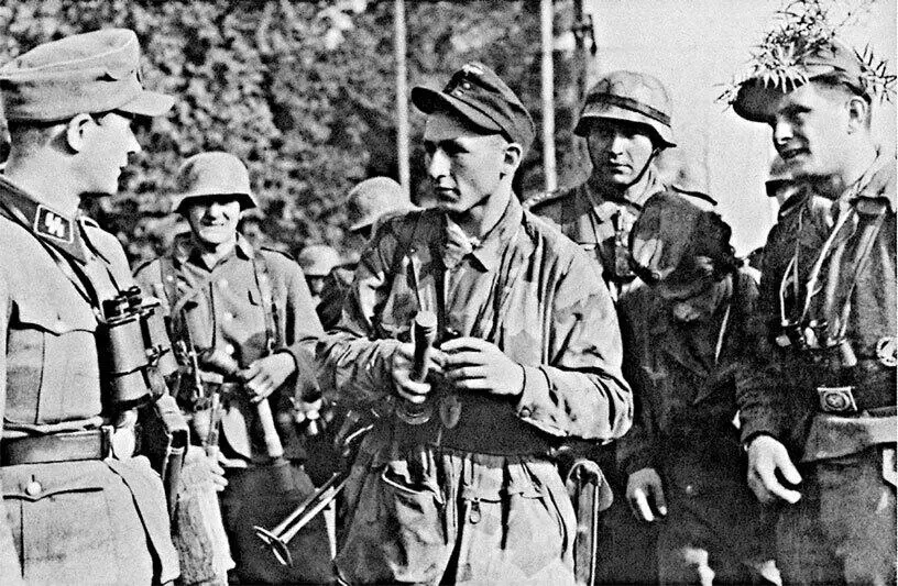 48 Бетюве смешанные войска слева направо СС вермахта и люфтваффе на - фото 65