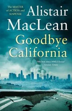 Алистер Маклин Goodbye California обложка книги