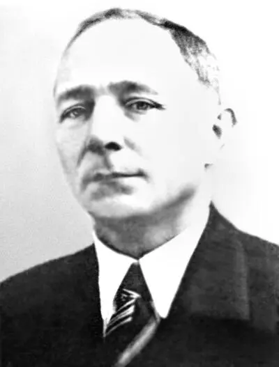 СМ Петриченко Резолюцию зачитал писарь с линкора Петропавловск СМ - фото 178