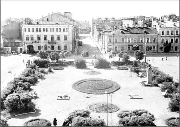 Кировский сквер 20 июня 1948 г Проспект Ленина в начале 1950х гг Однако - фото 235