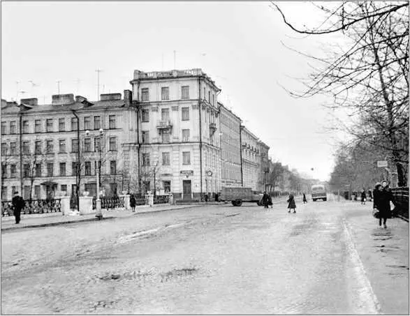 Советская улица в 1961 г Открытием новых памятников ознаменовались 1960 - фото 242