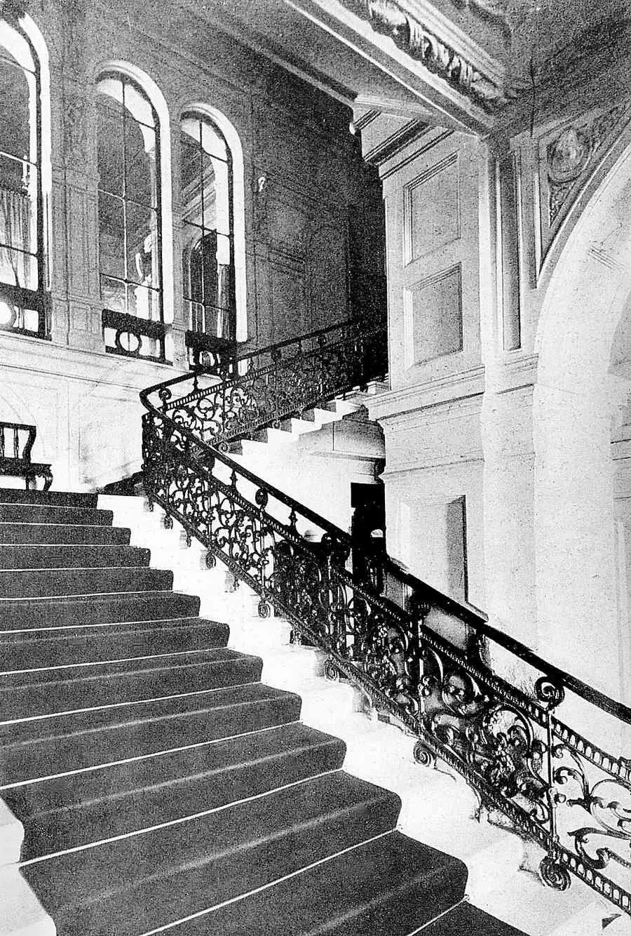 Дом 16 по Дворцовой набережной Парадная лестница Фото 1914 г Как выглядели - фото 23