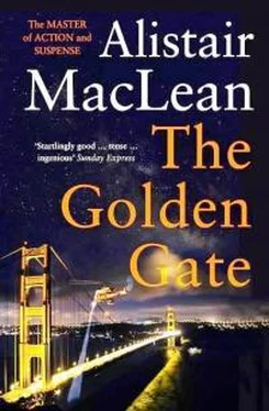 Алистер Маклин The Golden Gate обложка книги