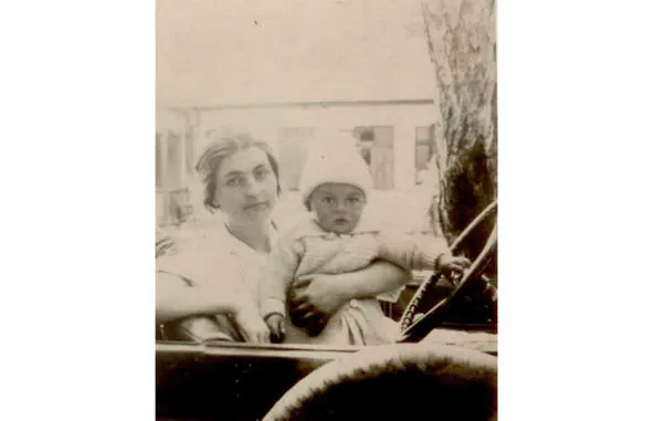 Ашхен с сыном Булатом на курорте в Манглиси Лето 1925 года Кстати надо - фото 11