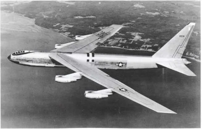 Стратегічний бомбардувальник Б52 Крім цього в американців є середній - фото 37
