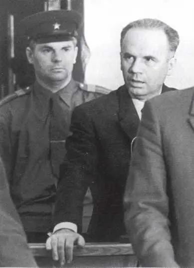 Пеньковського вивели І тоді зявився секретар суду і трударів заспокоїв - фото 132