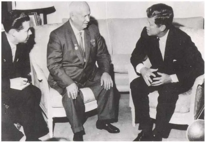 4 червня 1961 року у Відні на зустрічі з президентом США Джоном Кеннеді Хрущов - фото 81
