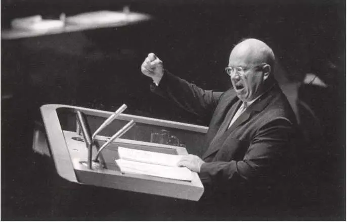 Хрущов виступає перед Генеральною Асамблеєю ООН 23 вересня 1960 року Саме цей - фото 25