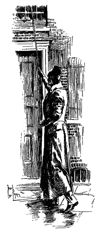 Человек закутанный в теплое пальто торопливо идет вдоль домов и на ходу - фото 20