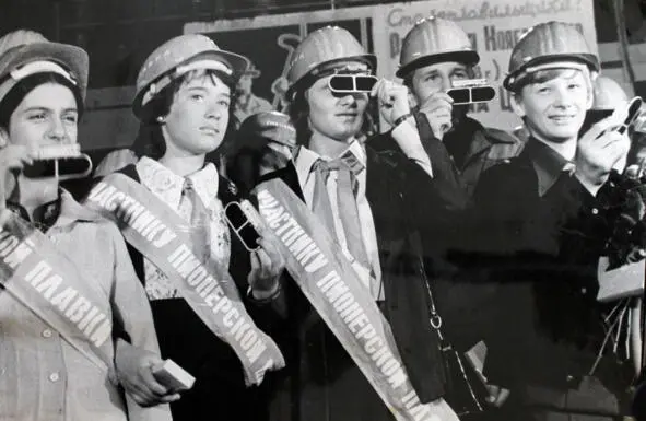 Участники пионерской плавки на ЧМЗ Также на ЧМЗ в 1971 году были организованы - фото 6