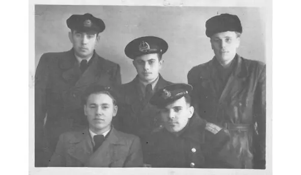 Семён Давыдович в центре вверху Шевцов Лев Дмитриевич Лев Дмитриевич - фото 27