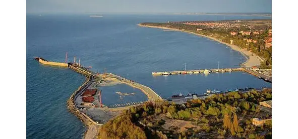 Вид сверху на порт Пионерский в конце 2021 года В итоге получили вот этот вид - фото 3