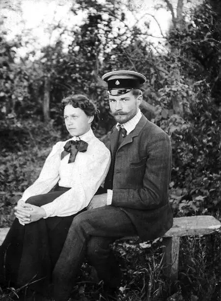 Студент Замятин со своей сестрой Александрой начало 1900х годов Доммузей - фото 8