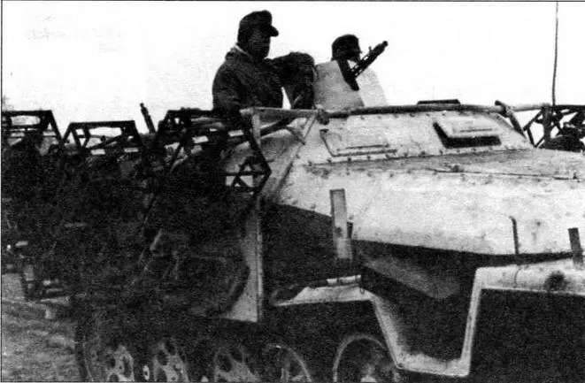 Бронетранспортер SdKfz251 AusfC оборудованный металлическими контейнерами - фото 53