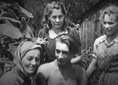 Вячеслав Тихонов Тихонов в кругу семьи Осьмухиных Актер сыграл Володю - фото 31