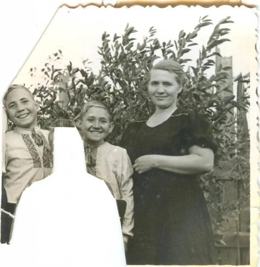 Донбасс г Свердловк ориентировочно начало 1960 х Семья моего отца бабушка - фото 3