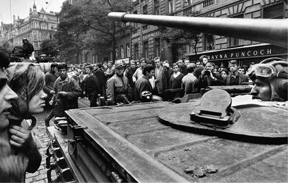 Прага август 1968 года Из фотоальбома Йозефа Коуделки Вторжение 1968 - фото 7