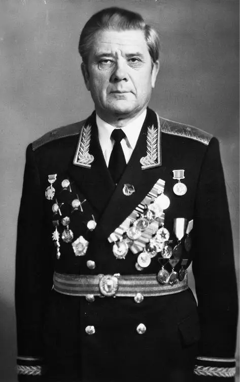 Генералмайор Павел Косенко Москва 1970е годы Из личного архива ПД - фото 11