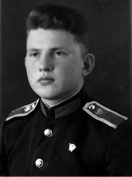 Курсант БВОКУ Эдуард Воробьев Баку не позднее 1961 года Из личного архива - фото 14