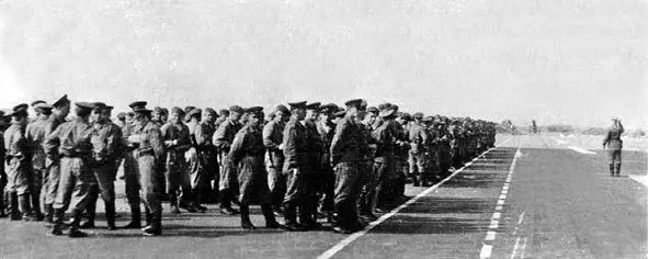 7я дивизия ВДВ на построении 1968 год Из личного архива БВ Шмелева - фото 24