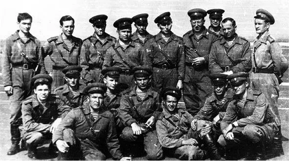 Советские десантники в ЧССР Сентябрь 1968 года Из личного архива БВ - фото 31