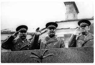 Парад День Советской армии 23 февраля был официальным праздником но не был - фото 17