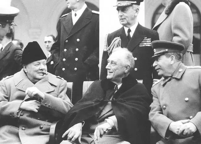 2 Ялтинская конференция февраль 1945 года Слева направо Черчилль Рузвельт - фото 4