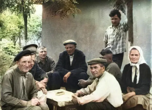 Возле дома Королёва Павла Константиновича на фото слева Фото предоставила - фото 29
