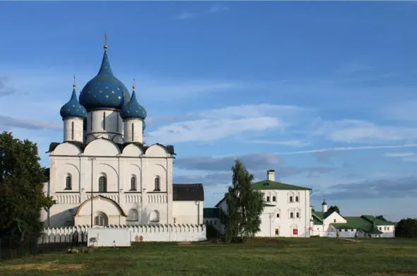 Первый храм возвели в 1225 г из низкокачественного белого камня Он сохранился - фото 4