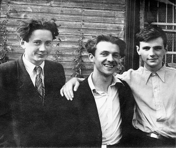 Справа налево ААЗ Леонид Никольский Анатолий Абрамович 1951 год ВАУИ - фото 6