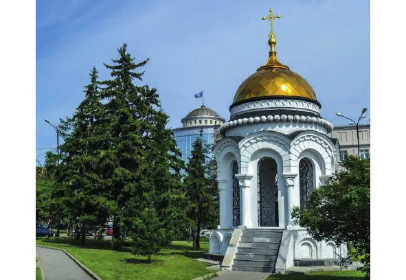 Chapel on the place of the altar of the Kazan Cathedral Right next to it on - фото 57