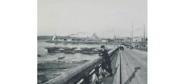 Pontoon bridge The architect of the bridge was the author of the mausoleum to - фото 6